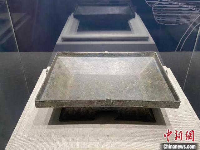 展览以湖北近年重大考古发现为线索,跨越了曾国立国七百余年的历史.