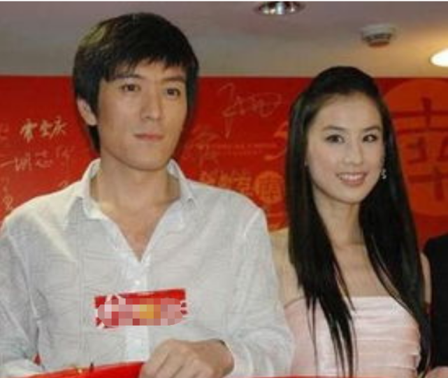 11年前,杨子捧颖儿让黄圣依给她作配,发布会黄直接把颖儿关门外