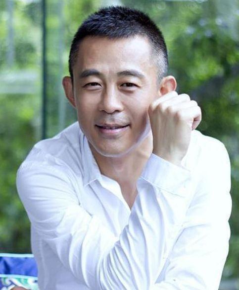 侯勇的"忘年恋",三婚娶90后妻子王瑞,今53岁仍想要儿子?