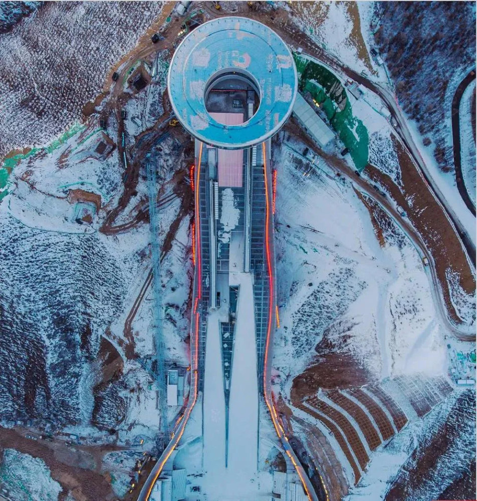 国家跳台滑雪中心   来源:央视网