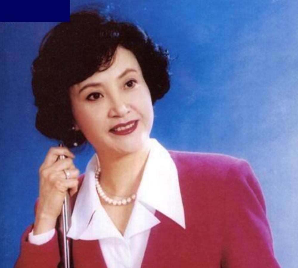 饰演白骨精的女演员叫杨春霞,这也是她最经典的一个角色.