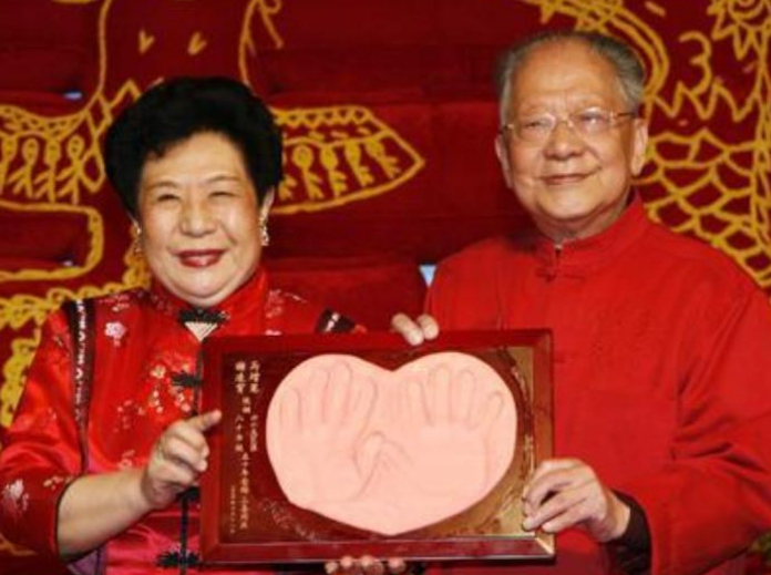 娱乐圈再传噩耗!谢东母亲马增蕙去世,谢东与侯宝林的关系仍是谜