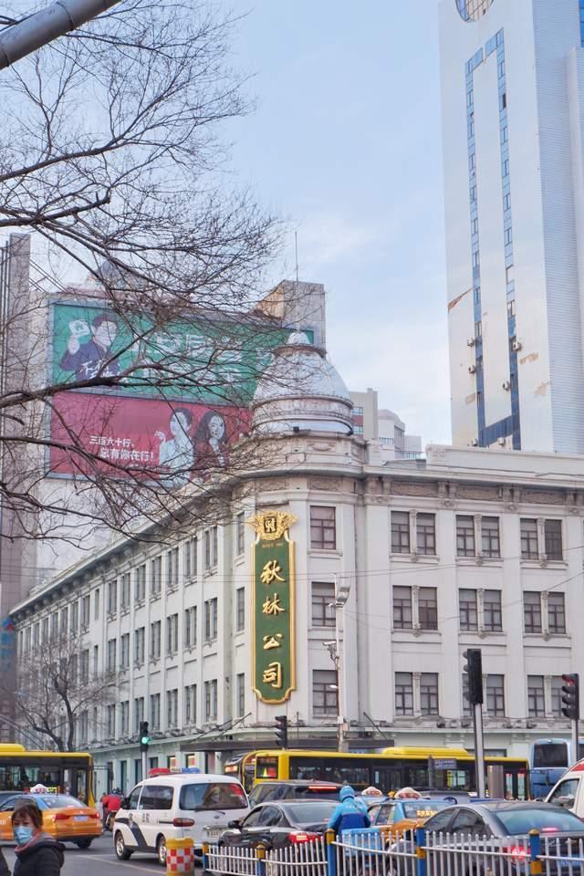 中央大街位于哈尔滨市道里区,南起松花江防洪纪念塔,北至新阳广场,全
