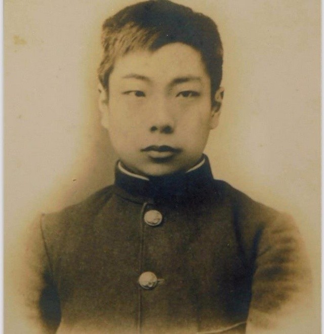 幼名阿张,长根,长庚,学名周樟寿.