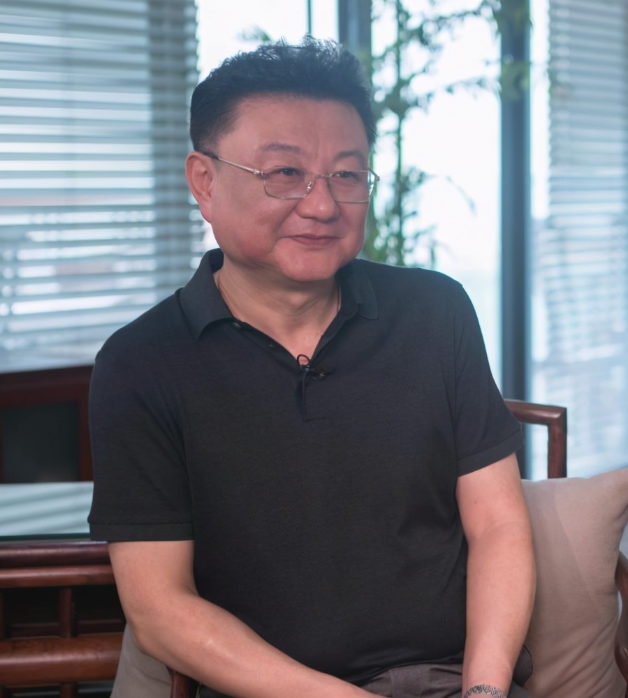 王宁从央视国脸到人生赢家"装"了32年,退休后"现原形"