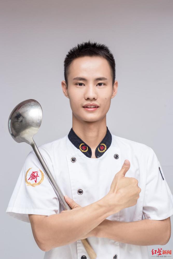 名人眼中的年味|网红厨师王刚:年夜饭少不了鱼 今年想