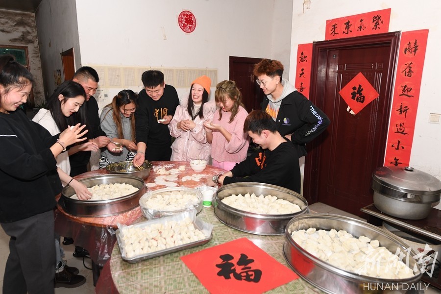 北方员工 乐过"小年"