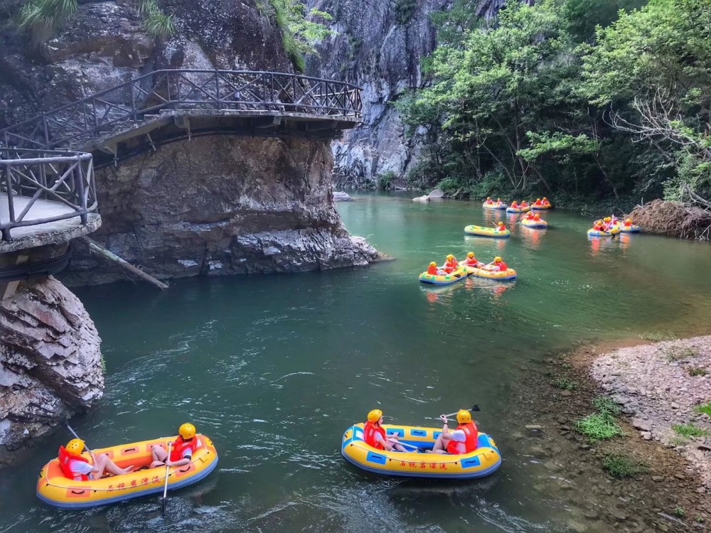 走遍世界"暑"浙里好玩,温州永嘉大大小小四十多个景区,楠溪江竹排