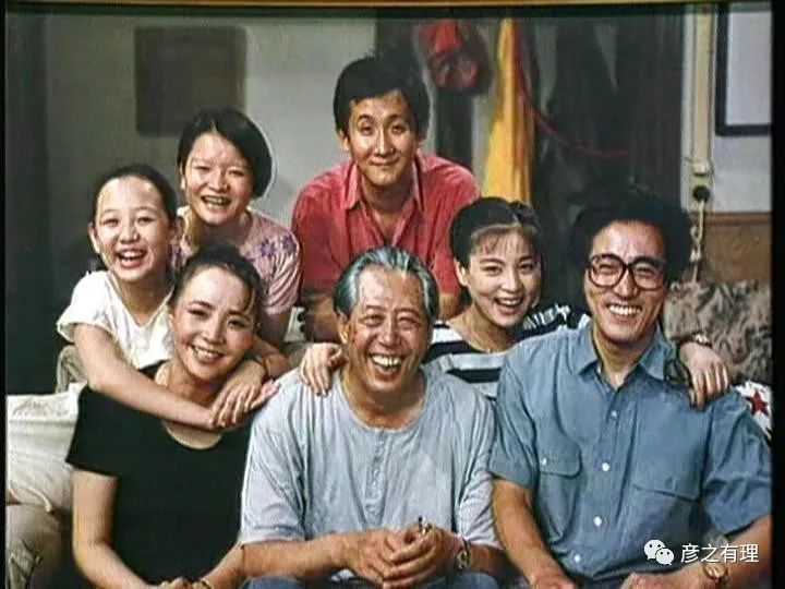 导演英达和女主演宋丹丹彼时还是恩爱夫妻,英达的父亲英若诚在戏里