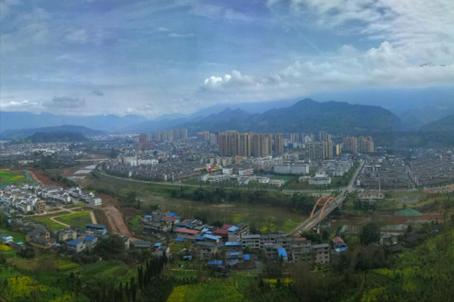 名山区人口_人口老龄化