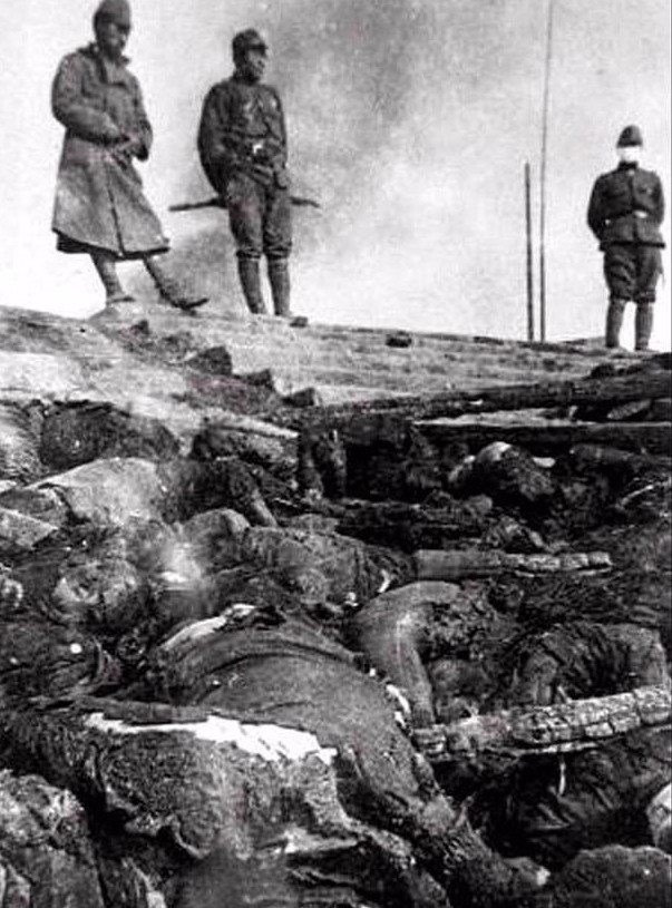 南京大屠杀时,日军为了找出"装死"者,用一残忍手段