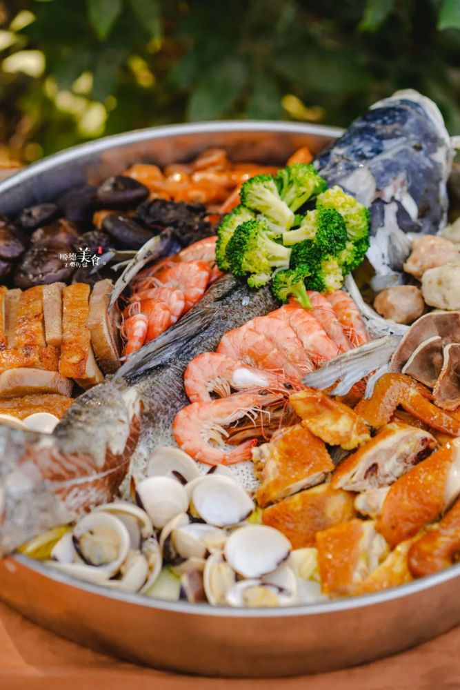 春节不加价人均40吃大盆菜金雕鱼刺身顺德鱼生通通80蚊一条