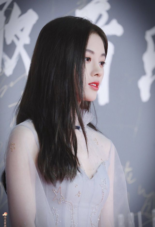 女星美图丨鞠婧祎才是女明星里的生图杀手没有美颜滤镜反而显年轻
