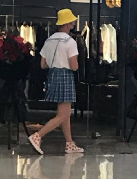 千万不要小看穿裙子的男生!哈哈哈他们浪起来就没女生