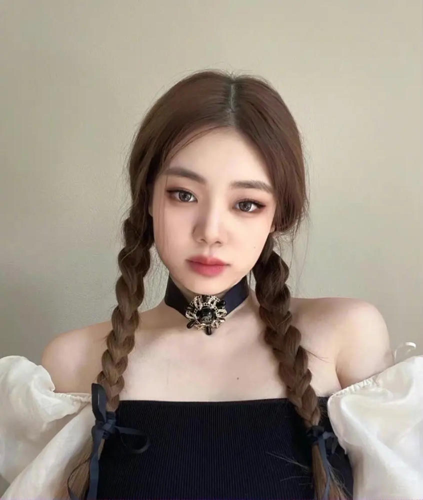 荷甲海牙中国球员李嗣镕姐姐李衍慧神仙颜值美照