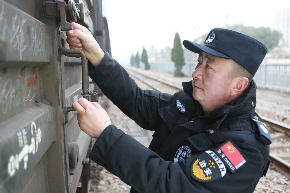 最美的万能扳手铁路辅警田传海