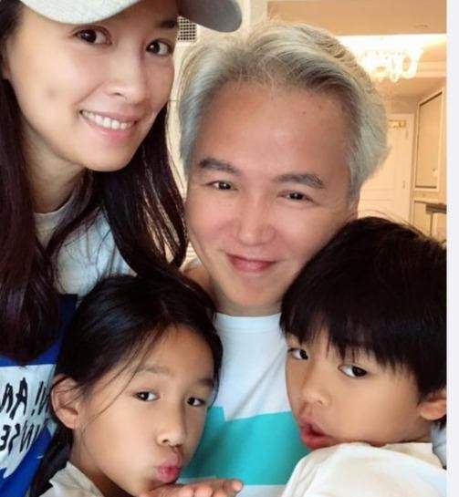 61岁林瑞阳下楼需要搀扶,如今全腿贴满膏药,妻子张庭曾痛哭担心