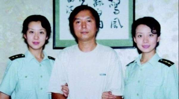 祖国50周年大阅兵:女兵方队领队的双胞胎,英姿飒爽红遍全国