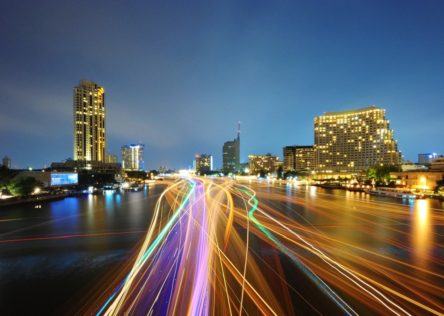 上半年gdp十强城市基本落定_夜晚城市图片(2)