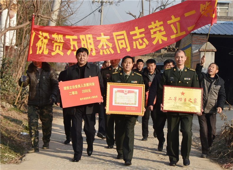 河南镇平军营立新功家乡扬美名