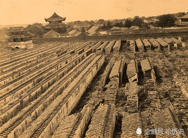 老照片:1913年南京江南贡院全景,明孝陵四方城神功圣德碑亭