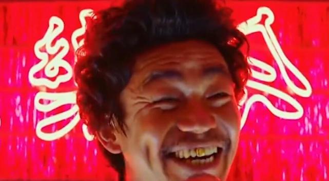 曾露宿街头,因为角色需要去韩国考驾照|王宝强|群众演员|牛奶|金牙