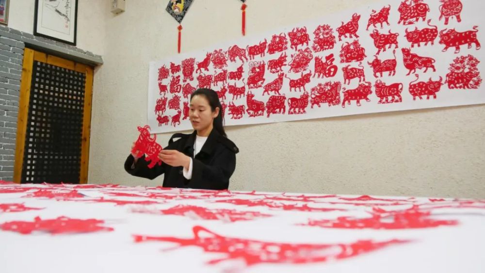 新的一年平平安安 梅花形象寓意 新年美好祝愿 …… 每一幅剪纸作品都