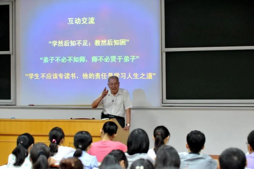 钟世镇院士为基础医学专业学生授课