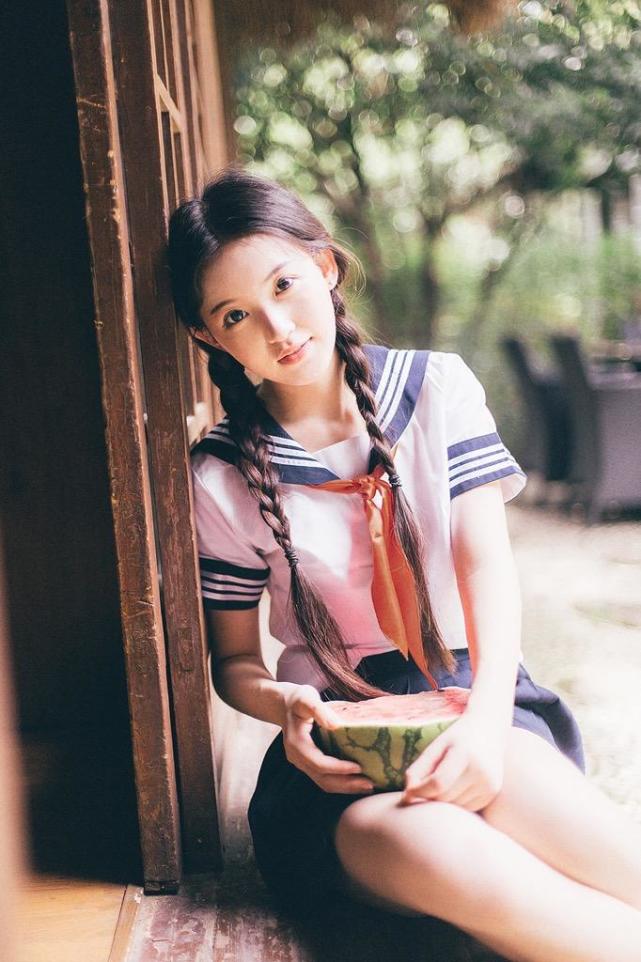 软妹：夏日里的清新西瓜妹妹
