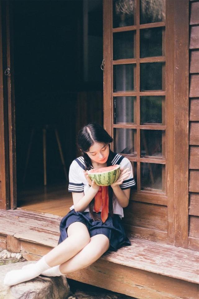 软妹：夏日里的清新西瓜妹妹