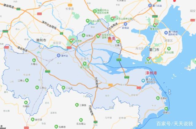 其漳州港,跟厦门岛隔海相望,直线距离只有4公里;其角美镇,正顶在厦门