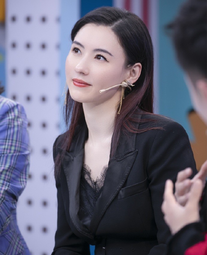 张柏芝参加的乘风破浪姐姐,将自己不划水的气质展现的