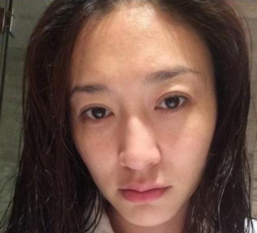 赵丽颖杨幂素颜照全曝光,明星不化妆也就长这样?好丑啊