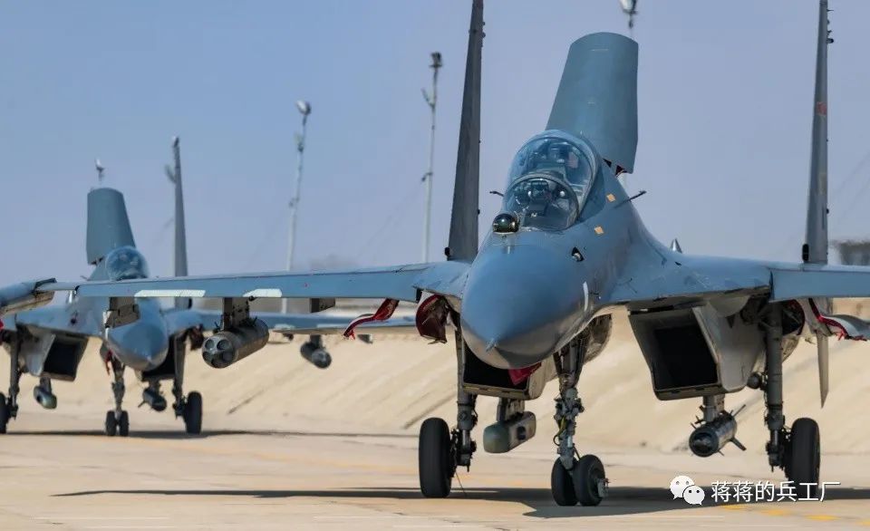 空军苏-30mkk配套大炸弹亮相,电视制导,能穿20米深