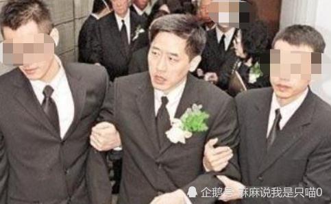 62岁唐鹤德曝庆生照,两鬓发白依旧帅气,曾是张国荣20年挚爱