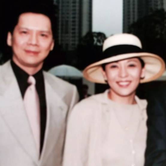 1973年,李小龙死在丁佩床上,向华强坚持娶她,为何又被陈岚夺爱