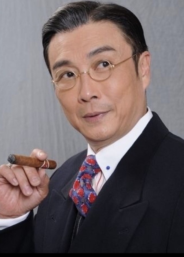 最红时家喻户晓,与赵雅芝演情侣,娶小20岁空姐,现晚年