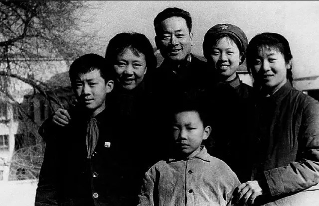 庞学勤:红色英俊小生,在家里是保姆,照顾病妻45年,86岁去世