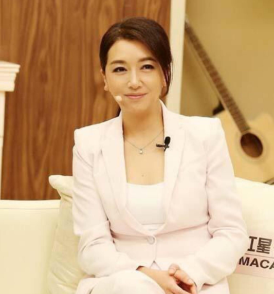 52岁江珊37岁现任丈夫曝光比前任靳东还要帅还是我们熟悉的男演员