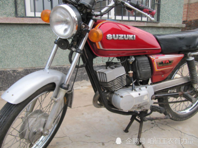 曾经不少人叫做"一脚踹"的二冲程摩托车:suzuki tr125