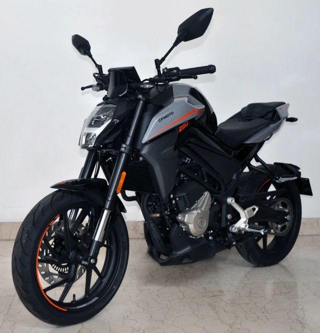 春风250nk迎来首次改款,两种新配色,提升了1.3匹马力