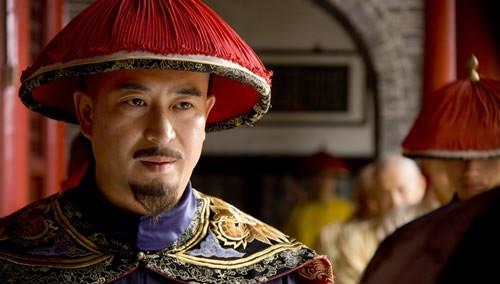 二,御史曹锡宝很快,谢振定不畏强权,火烧和珅马车的事情传遍了京城.