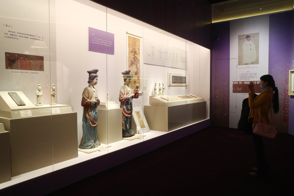 由中国国家博物馆主办的"中国古代服饰文化展"于2月6日在中国国家博物