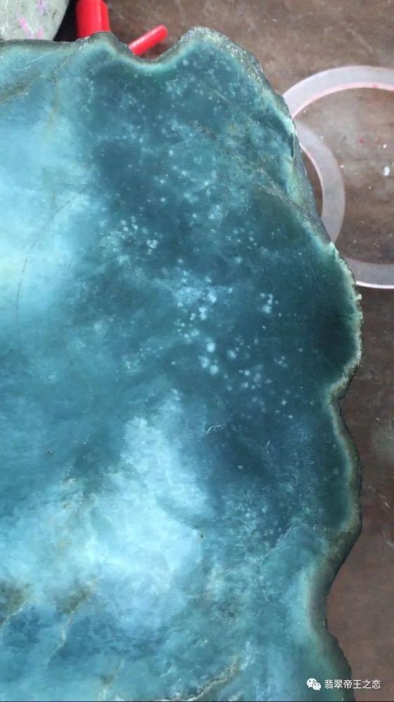 赌石干货:翡翠原石蓝水和油青的区别?