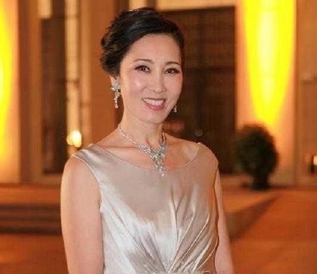 王思聪的妈妈林宁:气质优雅,精致干练,还有一颗粉嫩的
