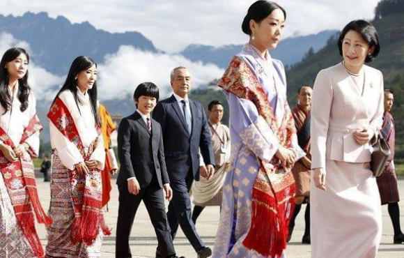 不丹老国王娶4个姐妹生5个公主雪域滋养凤眼迷人比佩玛动人