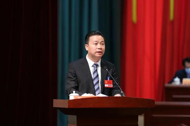 2月6日上午,广东惠东县第十届人民代表大会第七次会议开幕,县长魏荣君