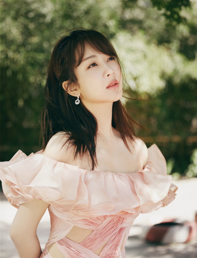 明星壁纸:杨紫时尚优雅唯美写真