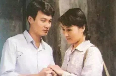 凭什么?