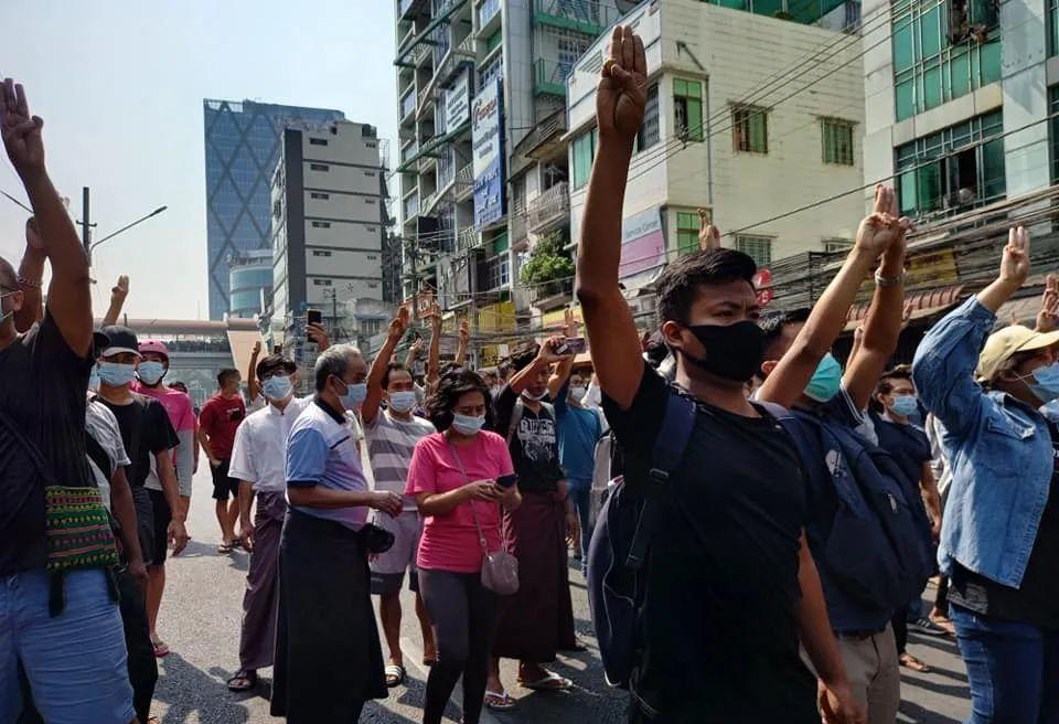 缅甸多地爆发抗议示威,境外势力已介入,军方需采取果断措施,防止局势